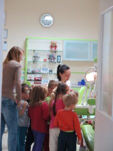 profilaktyka zdrowych zębów - odwiedziny przedszkolaków